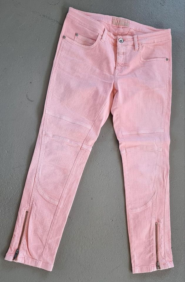 Jeans von Closed, Biker, Stretch, neon-rosa, W30 in Padingbüttel