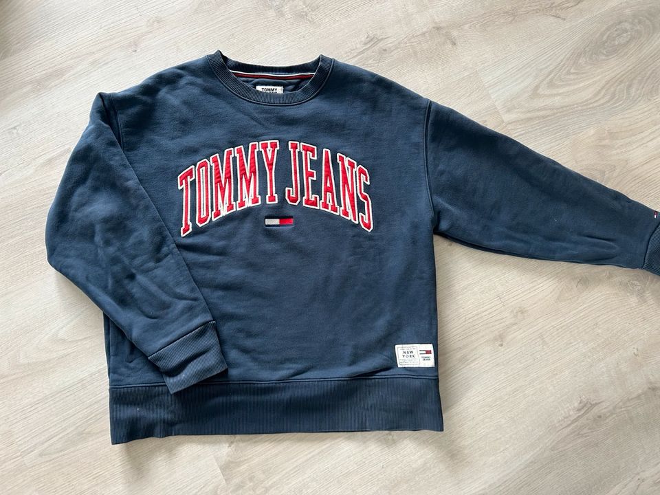 Tommy Jeans Pullover Größe L dunkelblau in Tarp