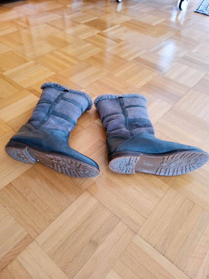 Lederstiefel mit Kunstfell gefüttert, Größe 37, grau in Friedrichsdorf