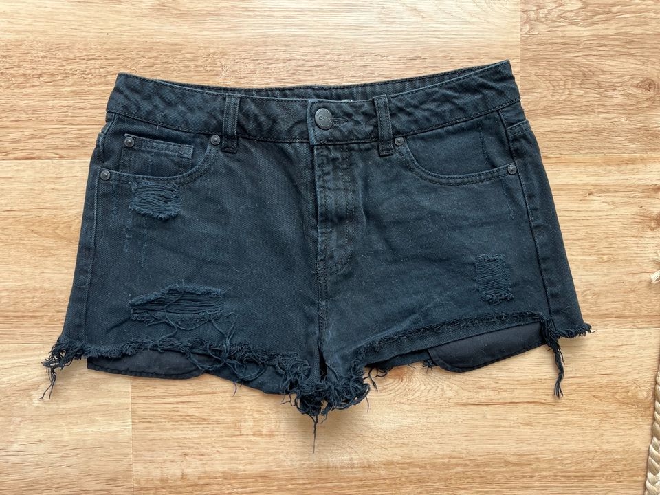 Only Shorts Schwarz Jeans Gr. 29 /Gr. 38 M in Neustadt in Holstein