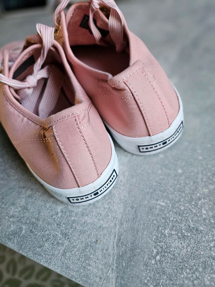 Tommy Hilfiger Sneaker low Schuhe rosa pink 41 in Suthfeld 