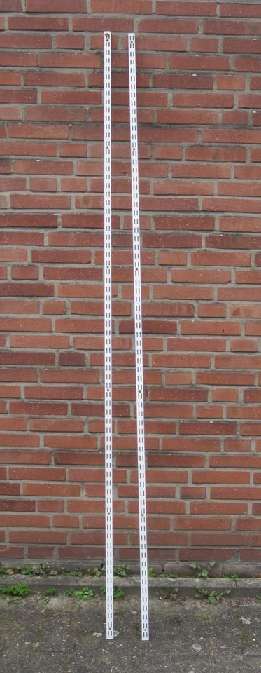2 lange Wandschienen (2,25 m) für 2-reihige Regalbodenträger in Gremmendorf