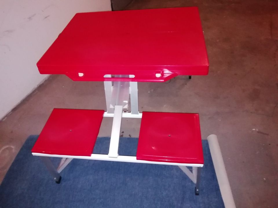 Campingtisch-Set Koffer, rot, unbenutzt in Kiel