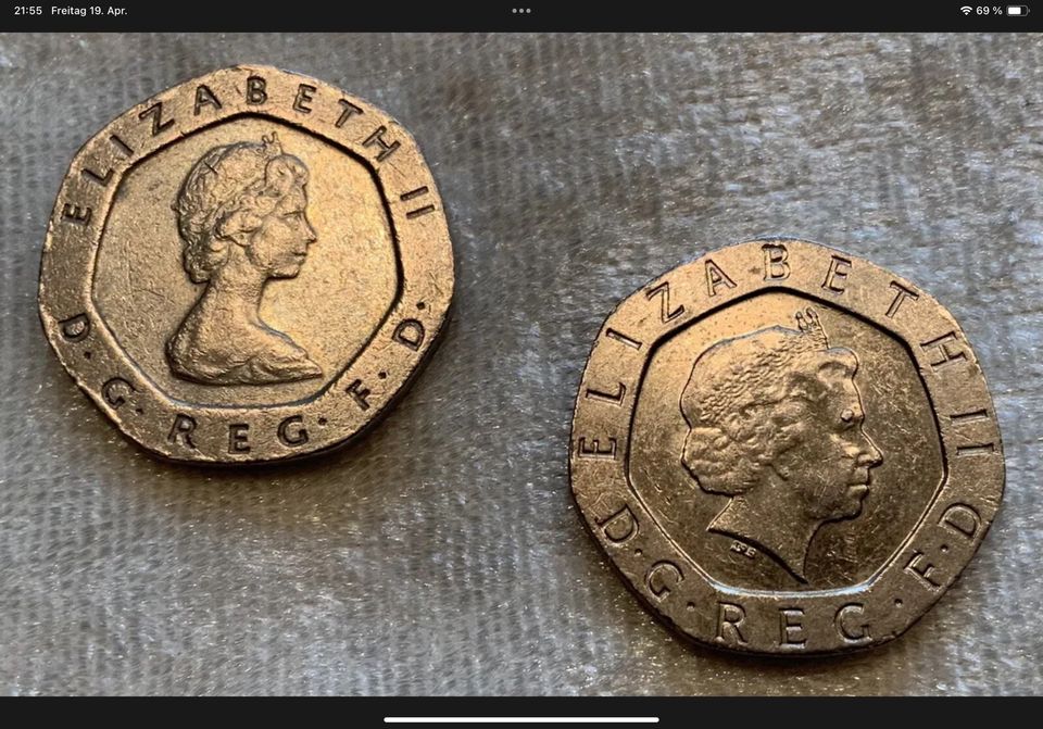 Zwei Münzen Queen Elisabeth selten in Hildesheim