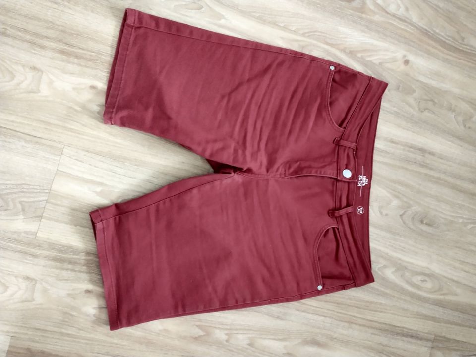 Damen Jeans Bermuda Stretchjeans Shorts  rostrot Gr. 46 in Schöllkrippen