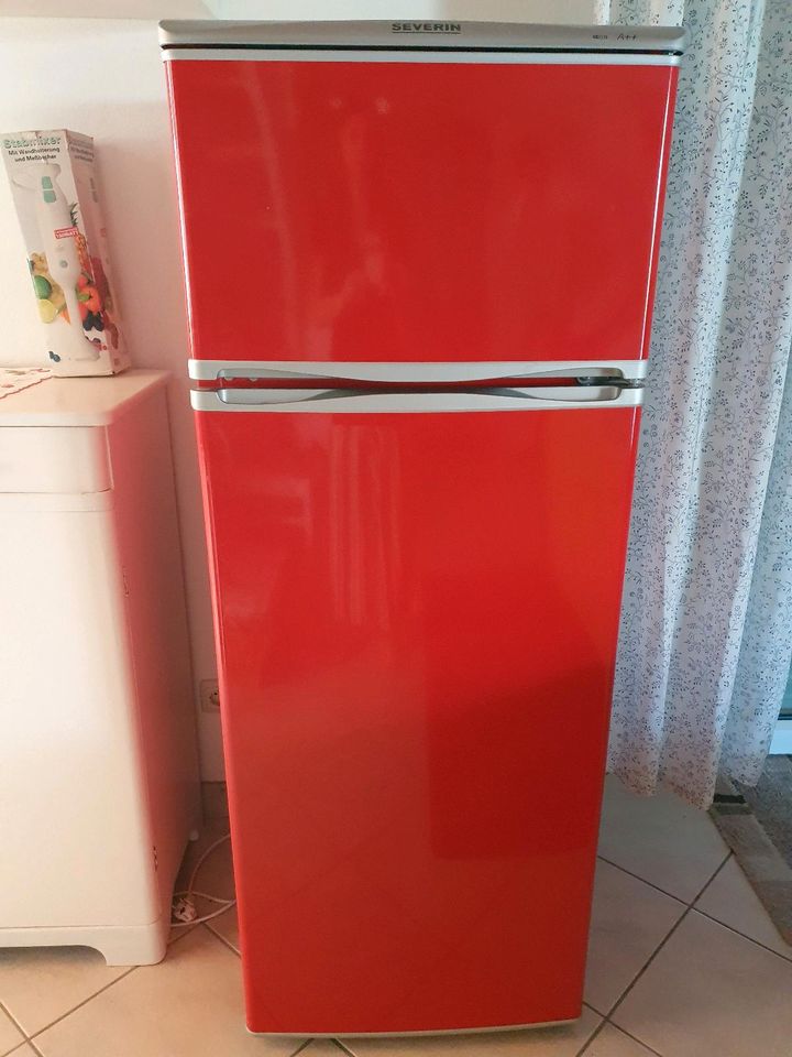 Kühlschrank Retro rot Gefrierschrank Gefrierkombination Severin in Linsengericht