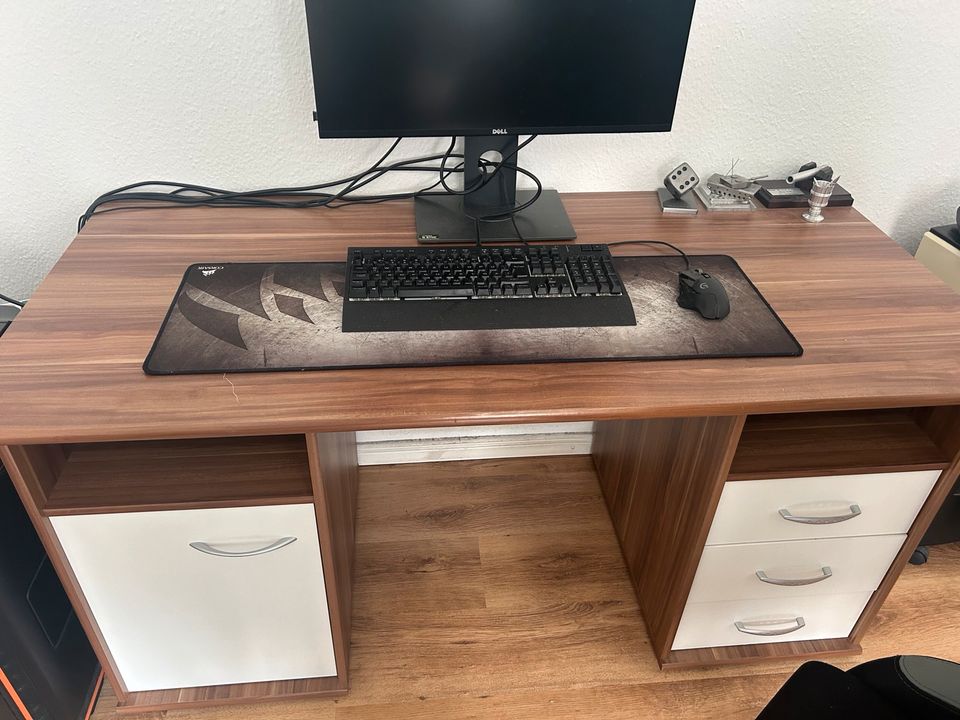Schreibtisch mit Schubladen in Gera