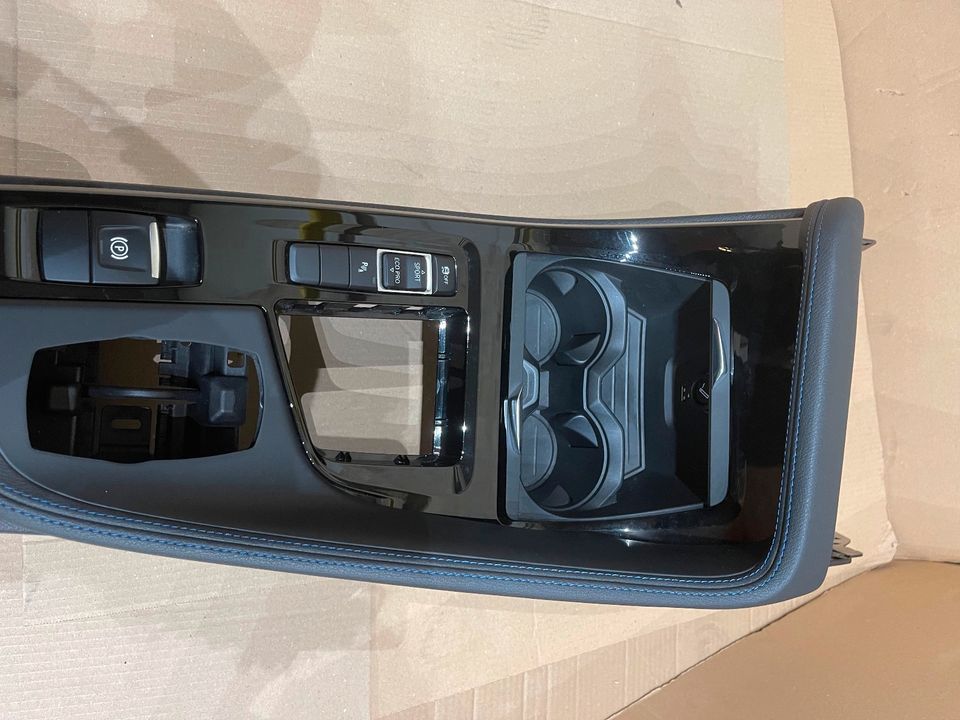 BMW X2 F39 MITTELKONSOLE ARMLEHNE CENTER CONSOLE in Velbert