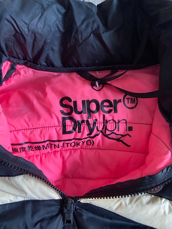 Windjacke von Superdry in Hamburg