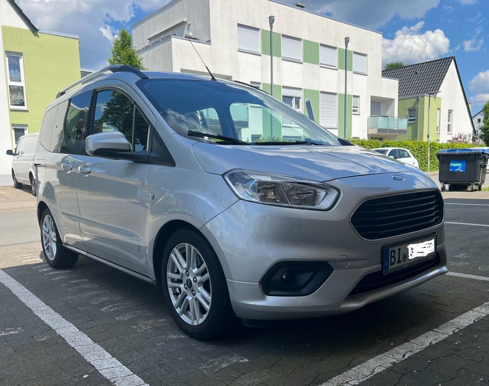 Ford Tourneo Courier Titanium 2020/2 1,5 TDCi 74KW in Bielefeld