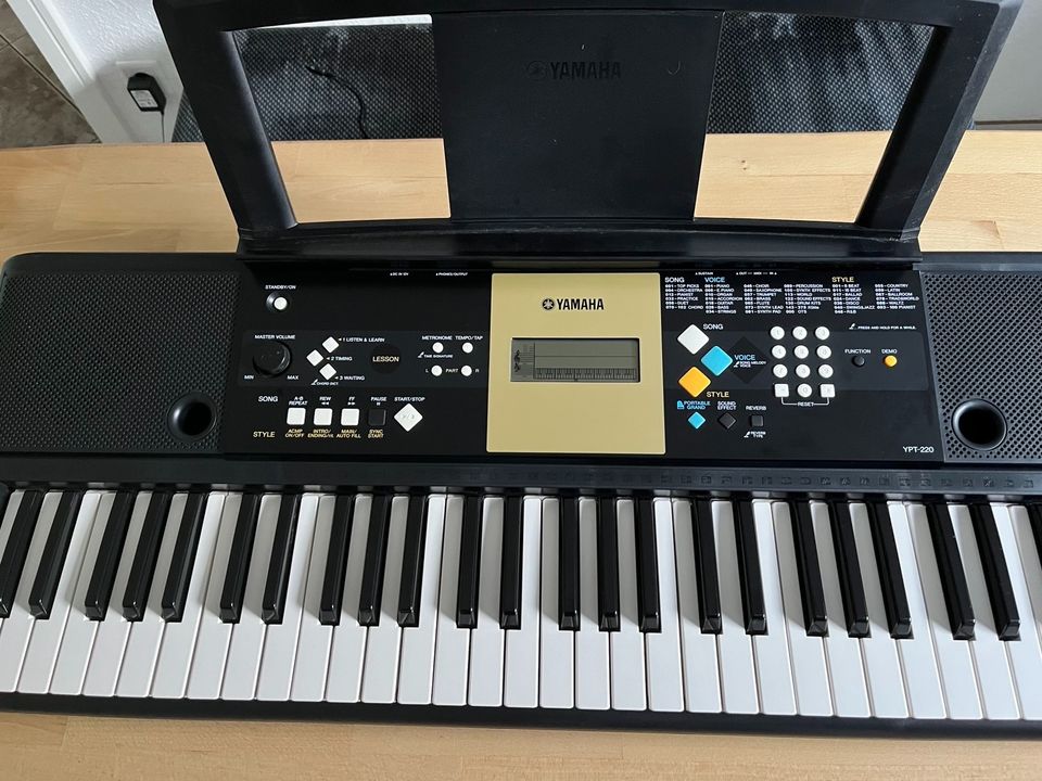 Yamaha YPT-220 Keyboard Starter Klasse in Wuppertal