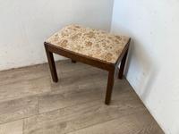 #A DDR Polsterhocker eckig Sitzhocker Holz Stoff Federkern alt Sachsen - Burgstädt Vorschau