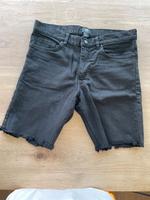 H&M kurze schwarze Jeans Gr. 30, Fransen Bayern - Lauben Vorschau