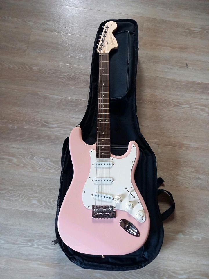 Fender Squier Shelly Pink Squirestrat Gitarre E-Gitarre in Gattendorf