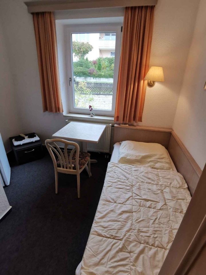 1 Zimmer Apartment, Wohnung möbliert, frei, Bad, WC, bei Eichstätt. SOFORT FREI in Dollnstein