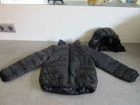 Übergangsjacke Kinder schwarz abnehmbare Kapuze Gr. 110 H&M gebr Hessen - Büttelborn Vorschau