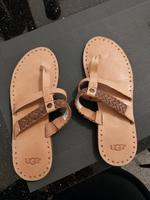 UGG Sandale/ Zehenpantolette leder 39 Nordrhein-Westfalen - Hünxe Vorschau