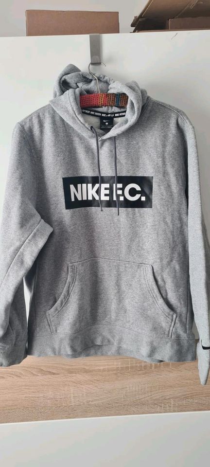 Grauer Nike Hoodie Sweater Kapuze Pullover ECL Basic L in Stade