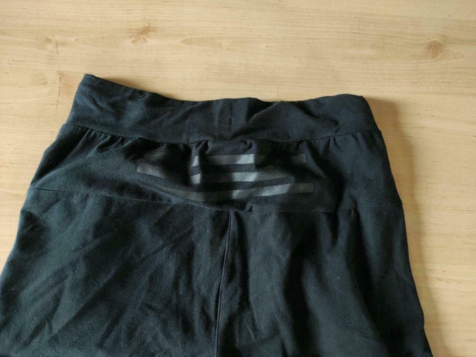 Adidas Sporthose Capri Gr. 152 schwarz in Obergünzburg