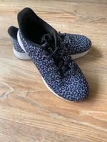Sneaker Gr 39 Leomuster kaum getragen super leicht Turmschuhe Mecklenburg-Vorpommern - Stralsund Vorschau