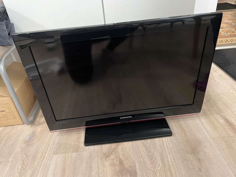 Samsung TV LW32B530P7W 32 Zoll in Bingen