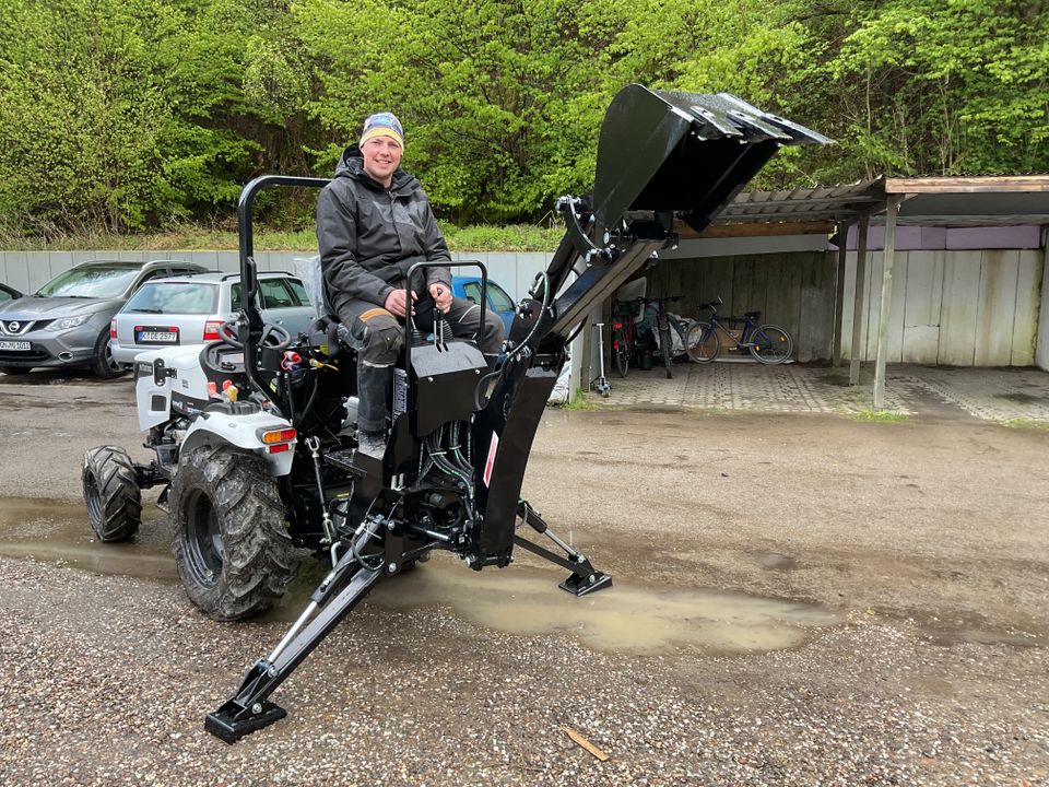 Heckbagger Bagger Traktor Zapfwellenpumpe in Gummersbach