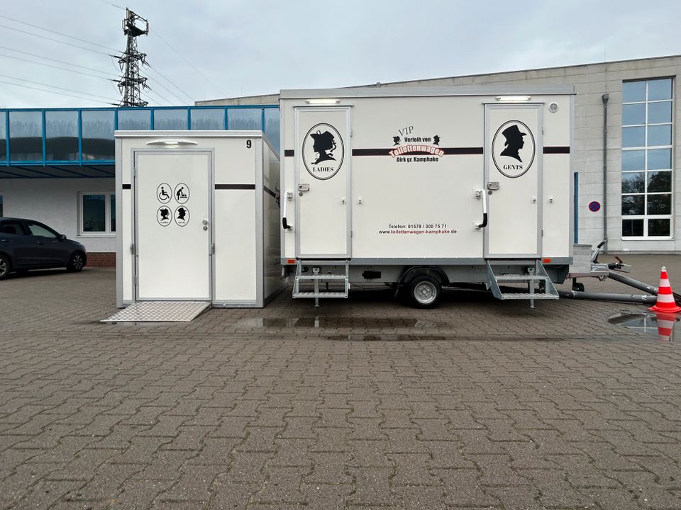 Toilettenwagen VIP Groß mieten - WC Anhänger Toilettenanhänger in Steinfeld