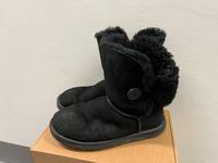 UGG Boots Bailey Button Knopf Schuhe Damen Gr. 40 Brandenburg - Potsdam Vorschau