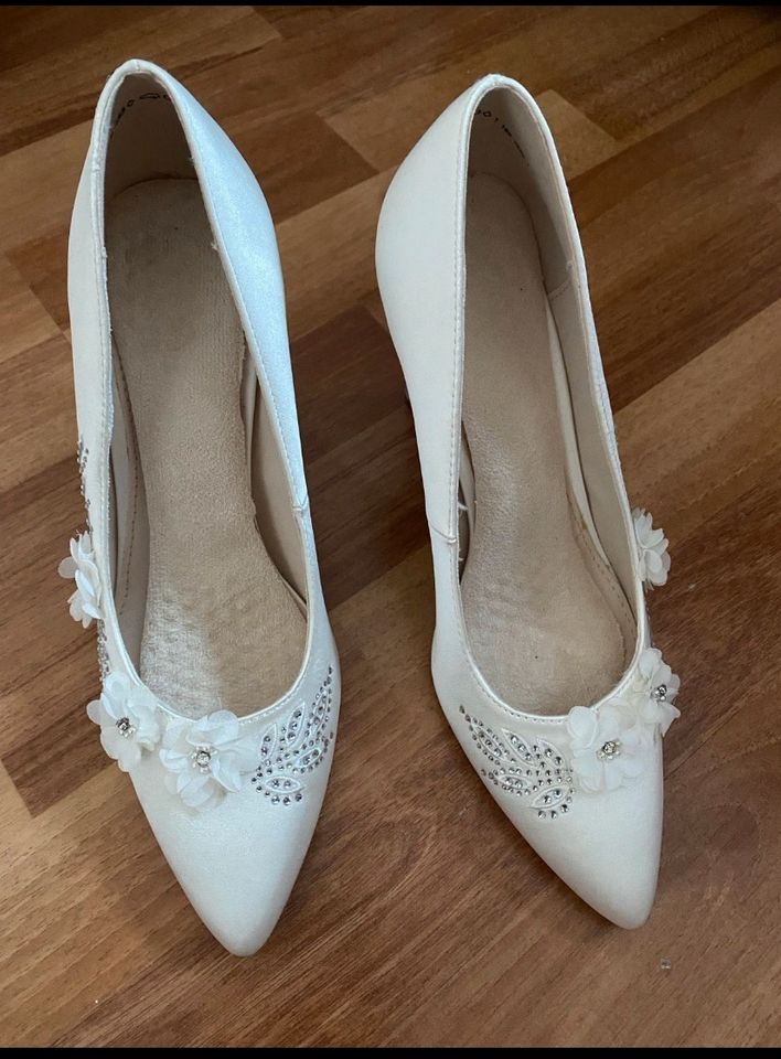 Brautschau Highheels ivory Pumps Absatzschuh Strass in Eichwalde