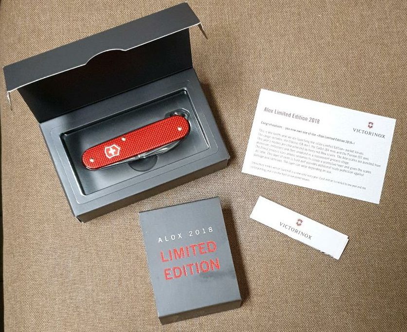 Schweizer Taschenmesser Victorinox Alox 2018 Cadet in Dunningen