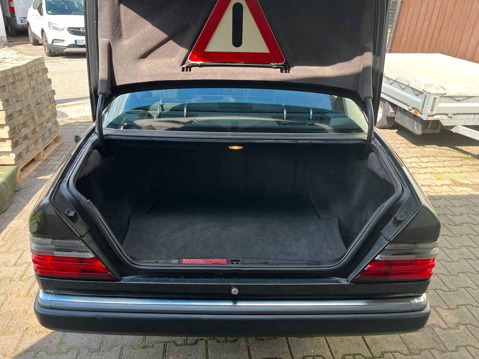 Mercedes Benz W124 200e in Frontenhausen