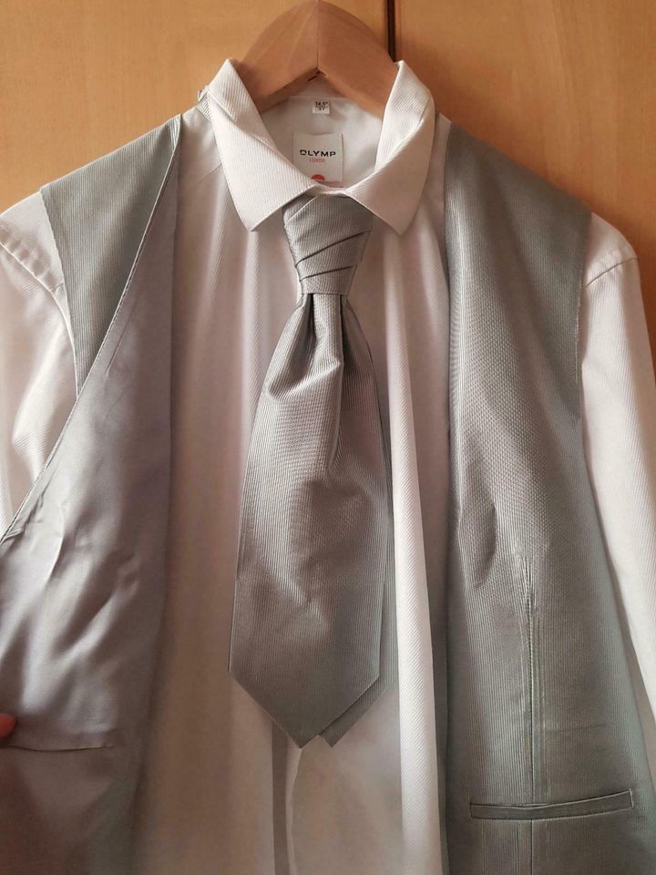 Hochzeit Hemd Weste Größe 46 Krawatte und Einstecktuch in Lahnstein