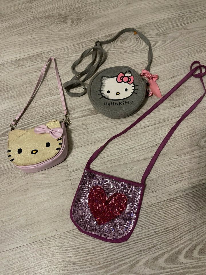 Mädchen Taschen Hello Kitty Herz Umhängetasche in Essen