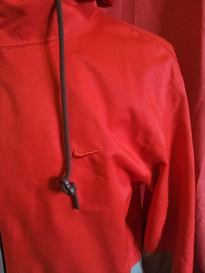 Nike Jacke Storm Fit L Windbraker in Düsseldorf