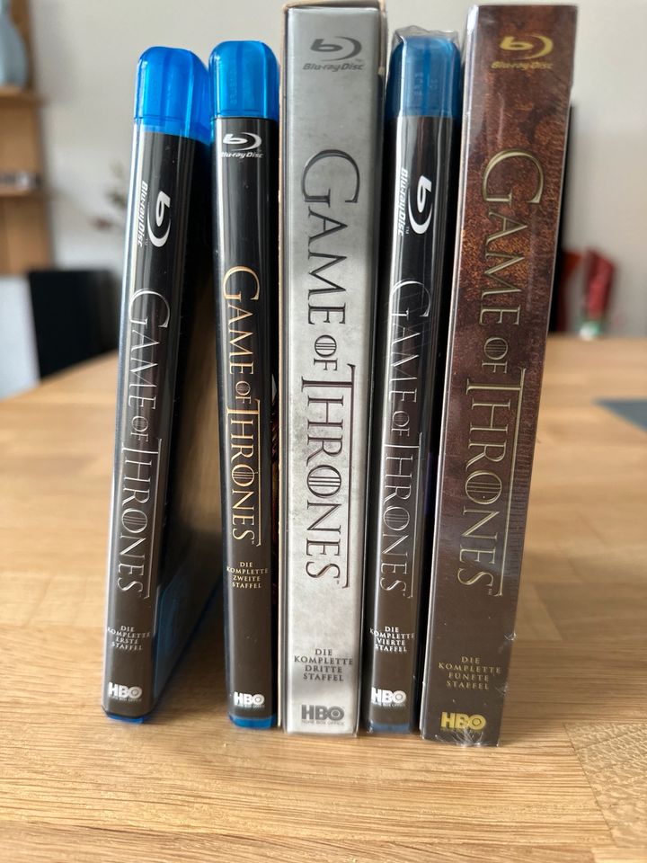 Game of Thrones BlueRay Staffel 1-5 in Frankfurt am Main