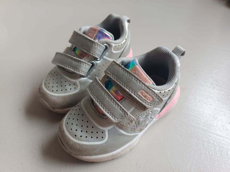 Primigi Sneakers Mädchen Gr. 21 grau rosa Top NP 59 € H&M in Kassel