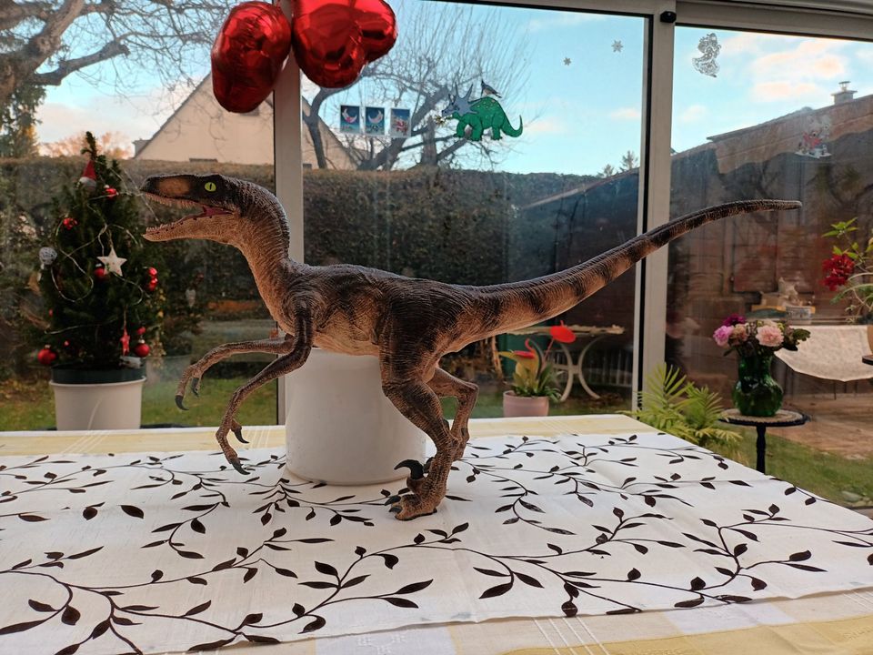 Jurassic Park Velociraptor von Horizon Models Maßstab 1:5 in München