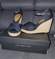 NEU Tommy Hilfiger Schuhe Sandalen Wedges Gr. 37  VB 39€ Nordrhein-Westfalen - Moers Vorschau