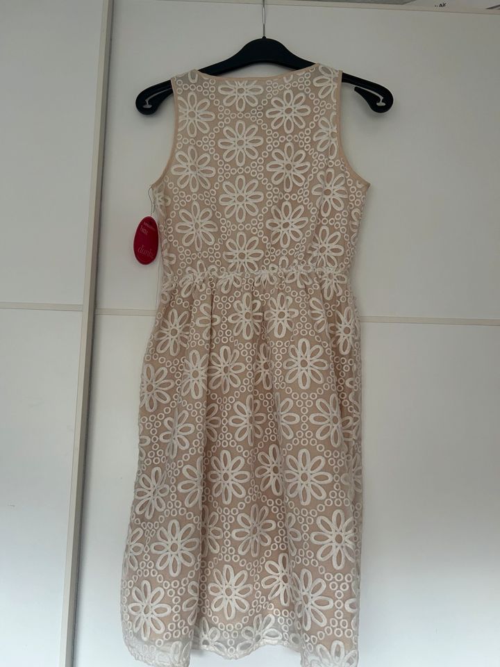 Kurzes Kleid beige mit Blumen weiß in Adendorf