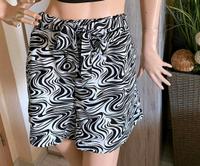Amisu kurze Hose Sommer Shorts Gr: 42 weiß schwarz gemustert Thüringen - Camburg Vorschau