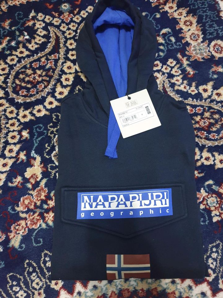 Napapijri original Kapuzenpullover in der Größe M. 45€. in Essen