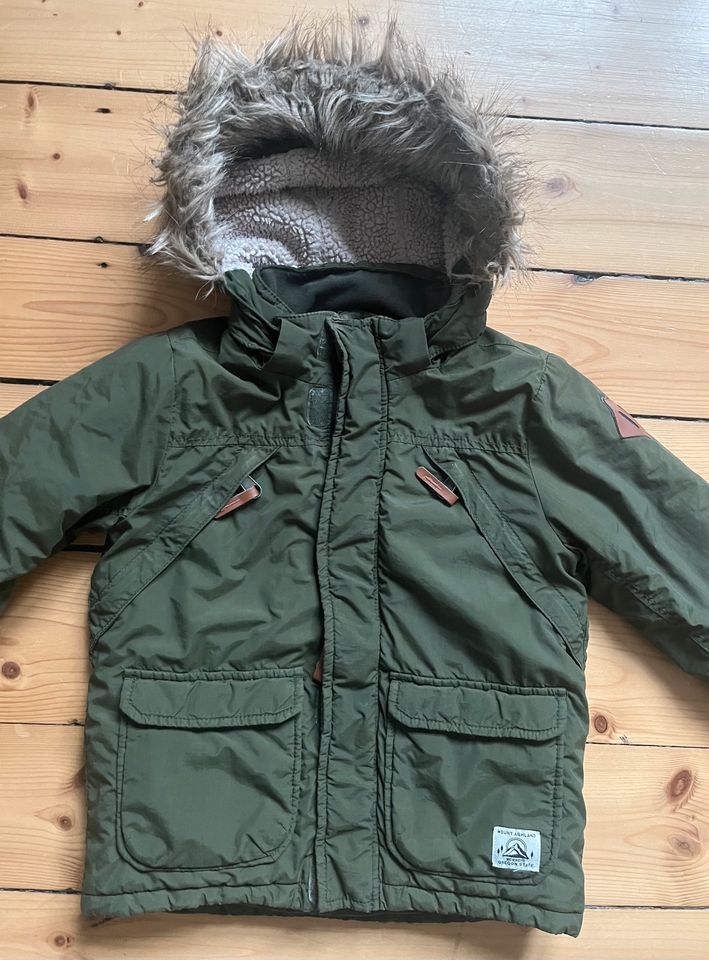 H&M Winterjacke Gr 104 olive grün in Saarbrücken