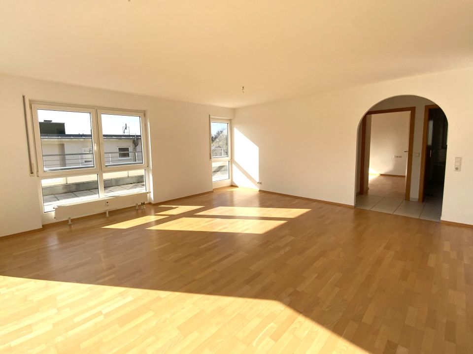 4-Zimmer Penthouse-Wohnung mit 65 m² Dachterrasse in Möglingen 