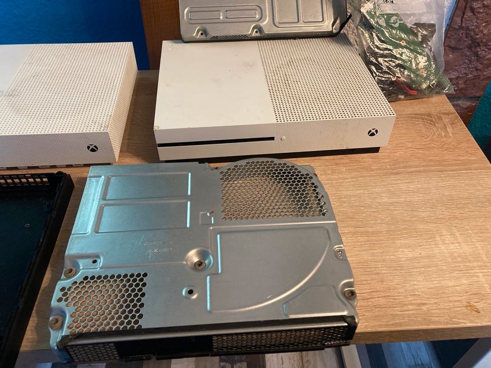 XBOX One S/X Ersatz / Teile / Netzteil / Gehäuse / Module in  Mecklenburg-Vorpommern - Pantelitz | X-Box Konsole gebraucht kaufen | eBay  Kleinanzeigen ist jetzt Kleinanzeigen