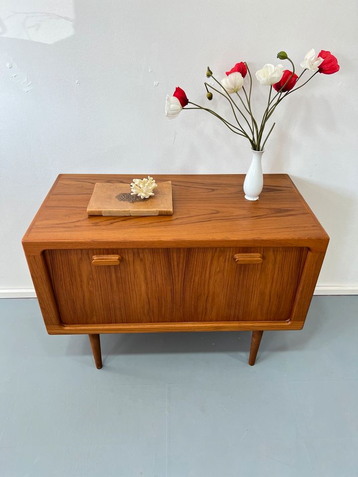 Teak Kommode Dyrlund Dänisch Mid Century Schrank 60er Sideboard in Hamburg