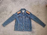 Jeansjacke mit Fransen, Borte und Stickerei in Gr. 40 Berlin - Charlottenburg Vorschau