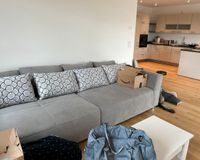 Graues Sofa mit vielen Kissen zu verschenken Hessen - Offenbach Vorschau