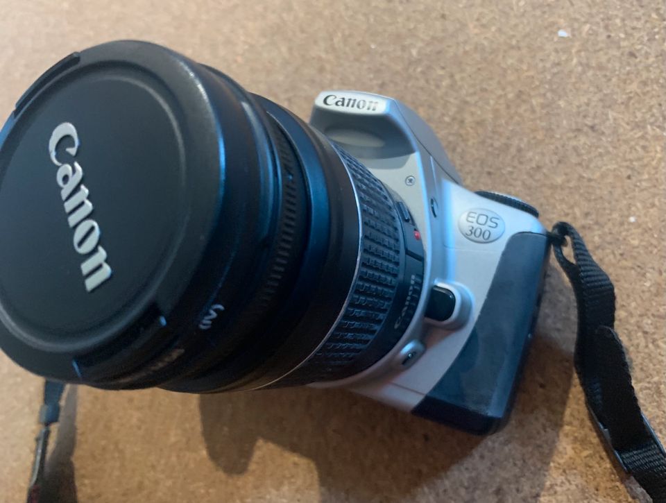 Fotokamera Canon EOS 300 in Lahntal