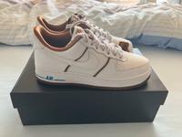 NIKE AIR FORCE 1  07 LX Hessen - Breitscheid Vorschau