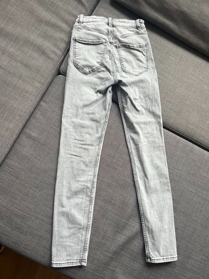 Jeans von Zara, Größe 34 in Hamburg